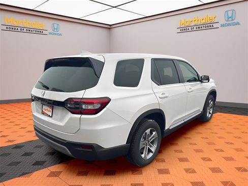 New 2025 Honda Pilot EX-L image 5