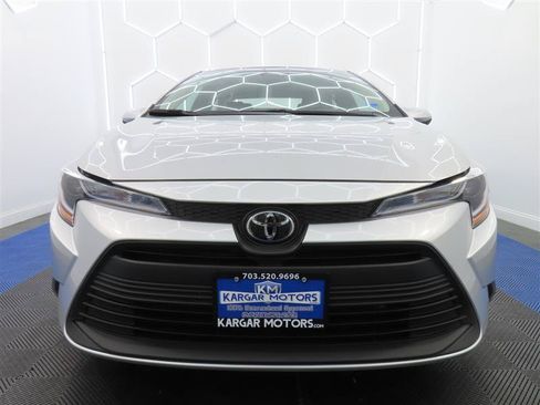 Used 2025 Toyota Corolla LE FWD image 3