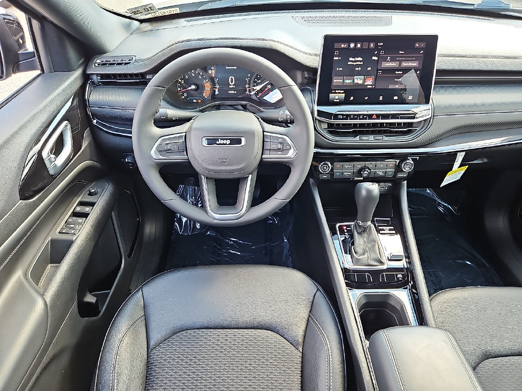 Used 2023 Jeep Compass Latitude w/ Convenience Group AWD/4WD image 11