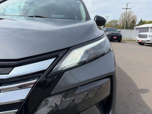 Used 2024 Nissan Rogue S AWD/4WD image 17