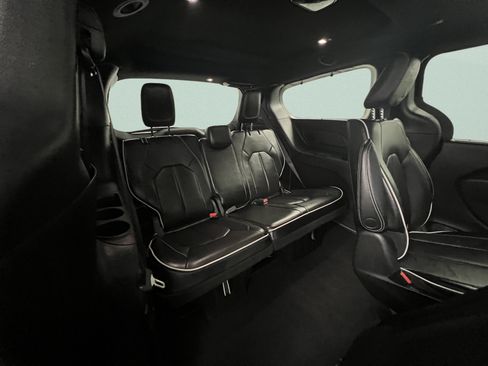Used 2023 Chrysler Pacifica Limited w/ Uconnect Theater Family Group FWD image 41