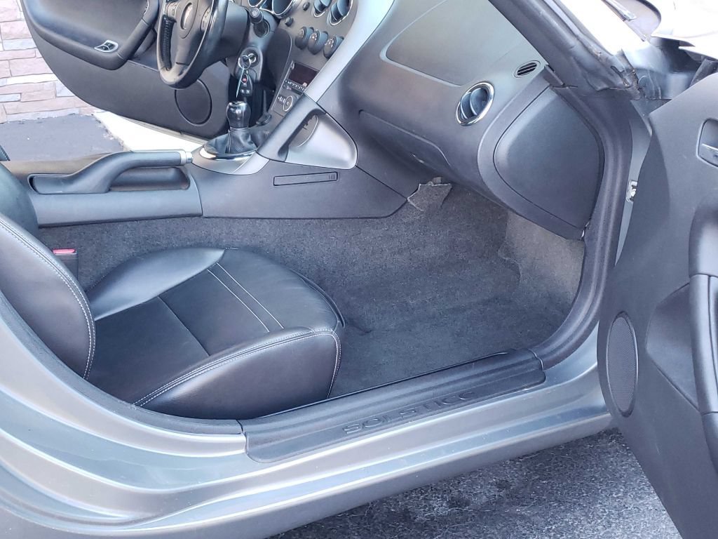 Used 2006 Pontiac Solstice Convertible w/ Premium Package RWD image 20