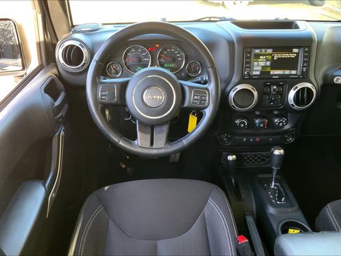 Used 2015 Jeep Wrangler Unlimited Sahara image 6