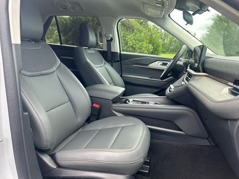 New 2026 Ford Explorer Active w/ Active Comfort Package RWD image 10