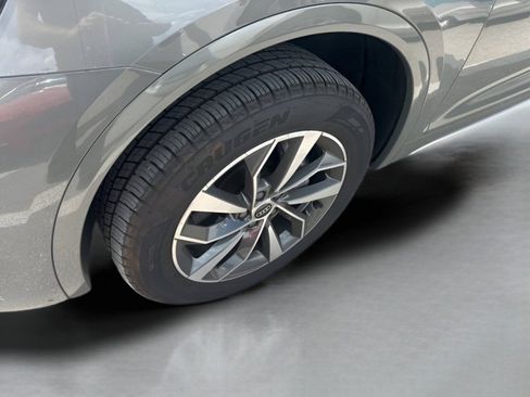 Used 2023 Audi Q5 2.0T Premium w/ Convenience Package image 5