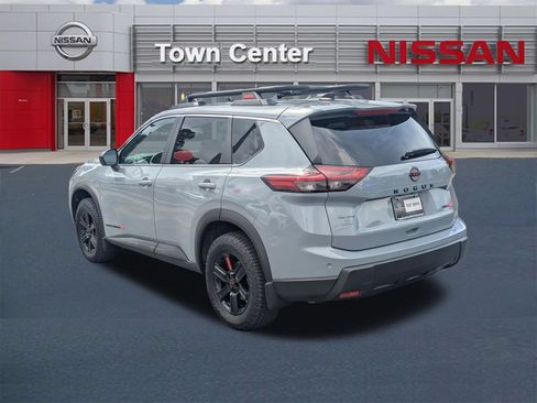 Used 2026 Nissan Rogue SV AWD/4WD image 5