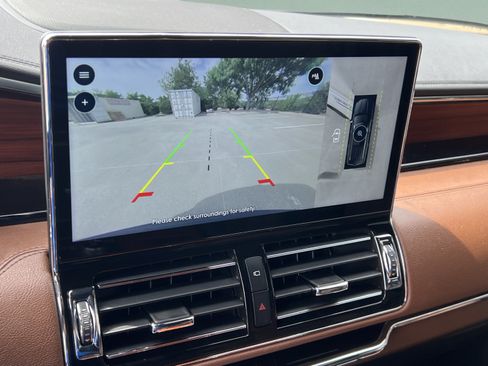 Certified 2024 Lincoln Navigator Reserve AWD/4WD image 18