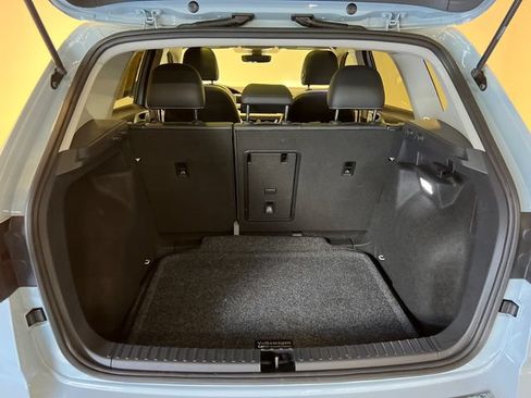 Certified 2025 Volkswagen Taos SE FWD image 5