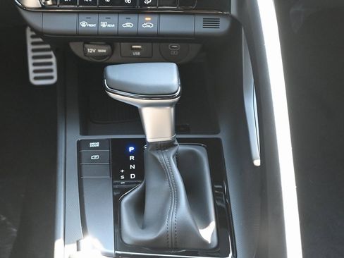 Certified 2025 Hyundai Elantra Sport image 19