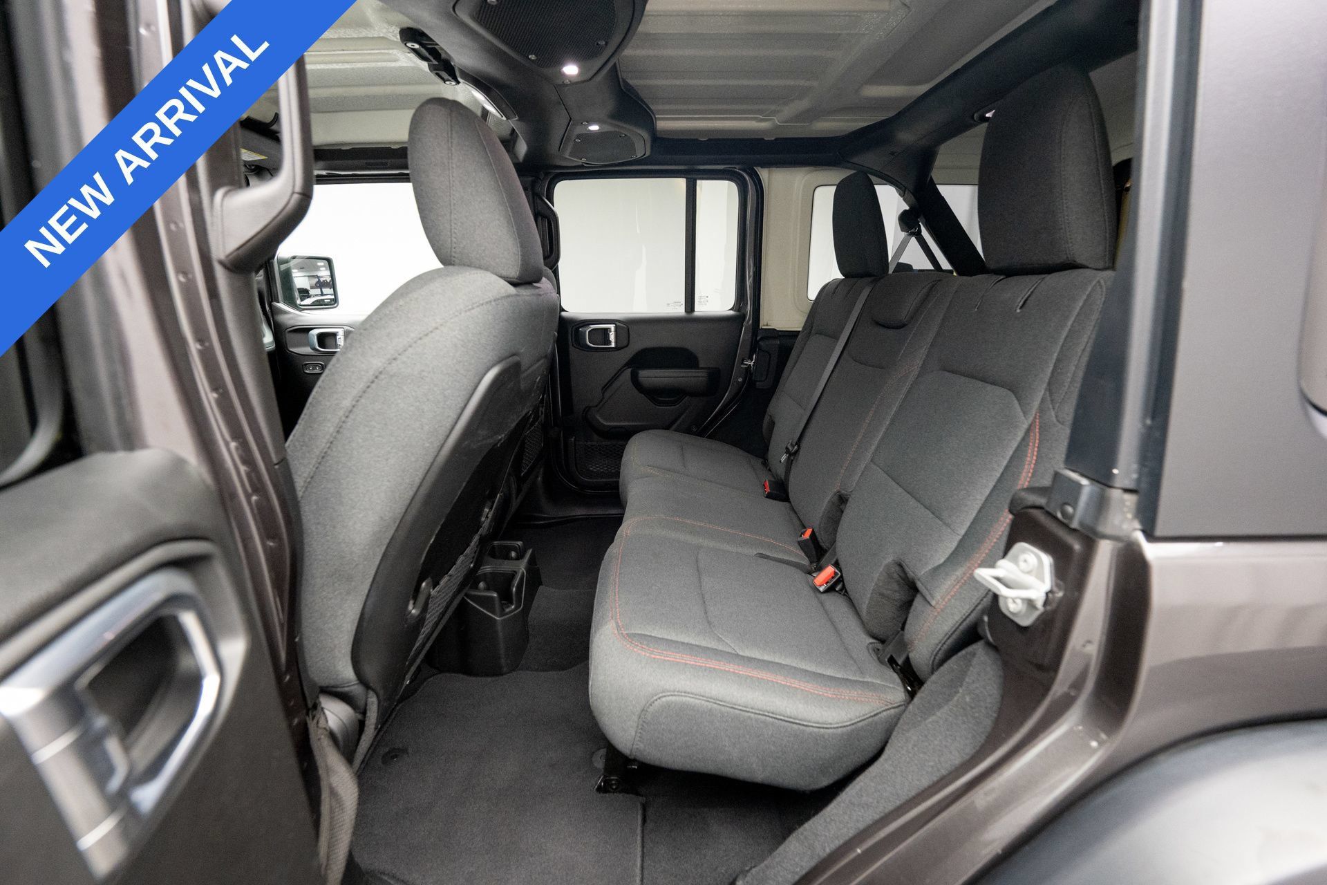 Used 2025 Jeep Wrangler Unlimited Rubicon AWD/4WD image 16