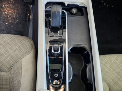 Used 2022 Volvo XC60 B5 Momentum AWD/4WD image 17