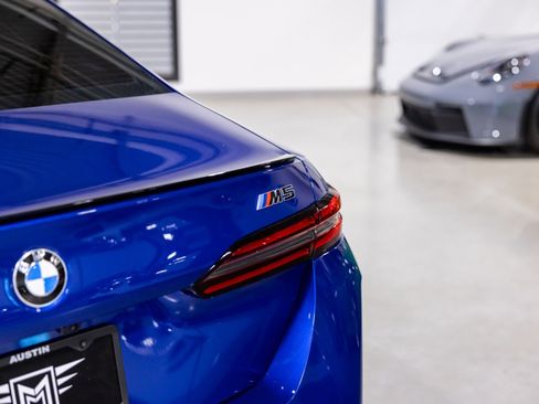 Used 2025 BMW M5 w/ Executive Package image 15