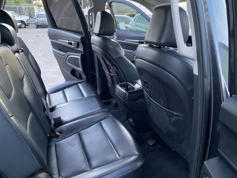 Used 2020 Kia Telluride S w/ S 8 Passenger Seating Package image 23
