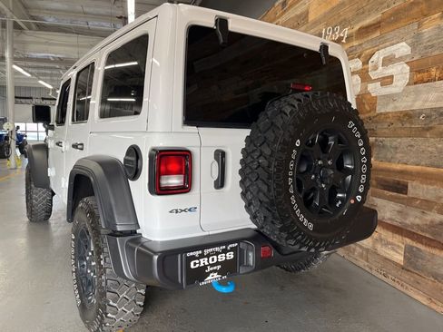 Used 2023 Jeep Wrangler Unlimited w/ Sun & Screen Package image 27