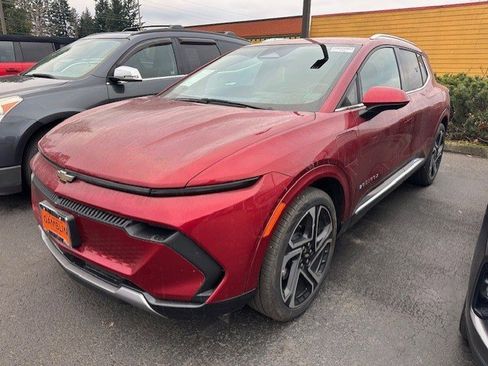 Used 2025 Chevrolet Equinox EV LT w/ Convenience Package II image 2