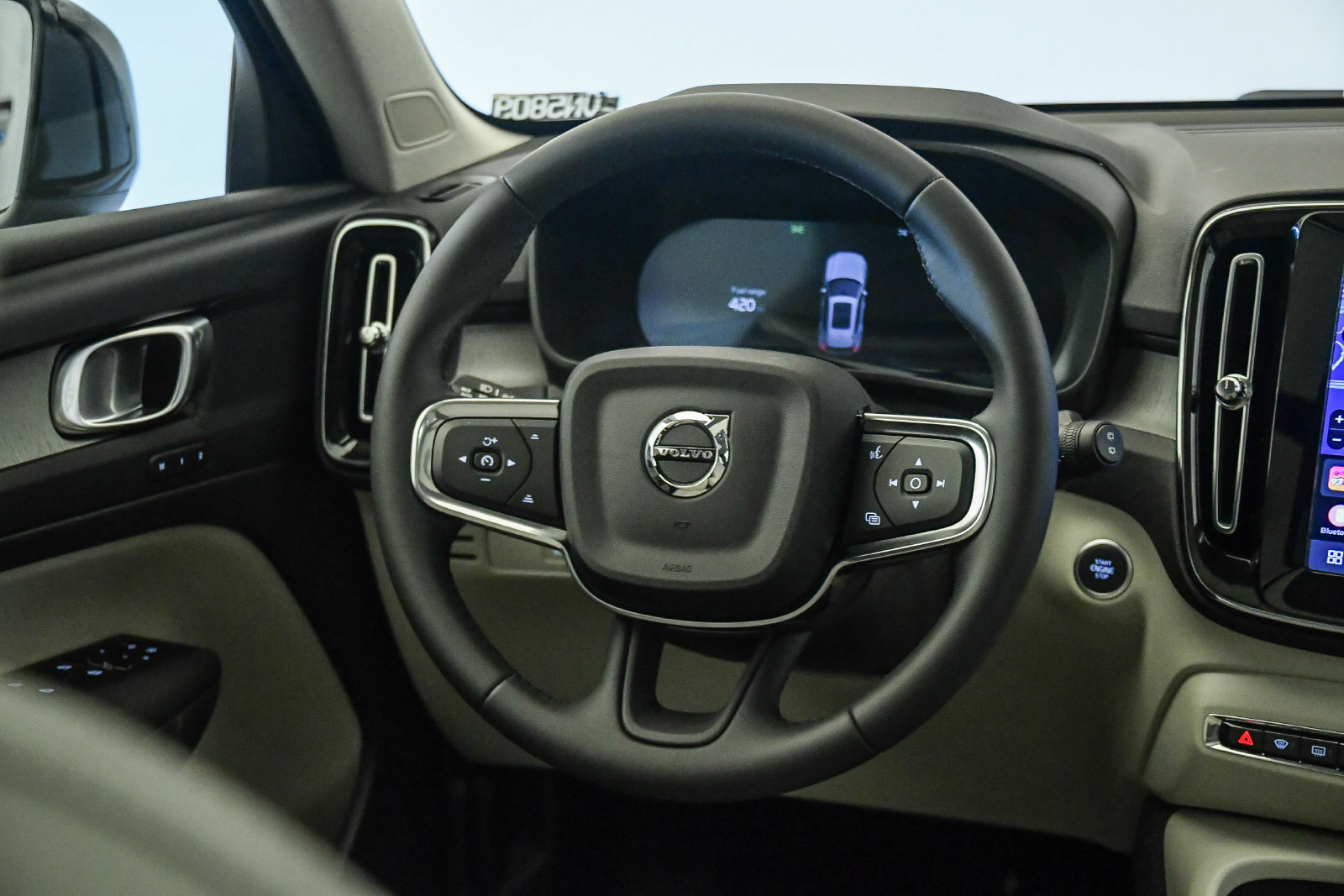 Used 2026 Volvo XC40 B4 Plus w/ Climate Package FWD image 13