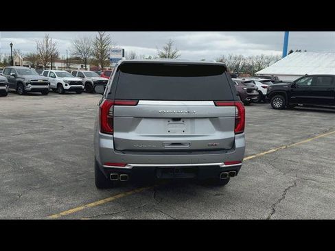 Used 2025 GMC Yukon XL Denali w/ Advanced Technology Package AWD/4WD image 35