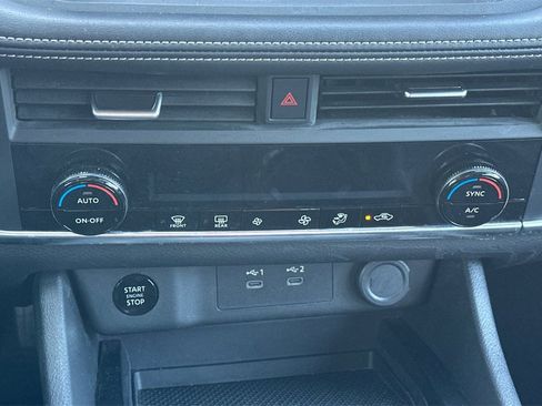 Used 2024 Nissan Rogue SV image 24