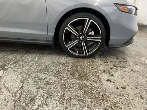 Used 2025 Honda Accord Sport image 16