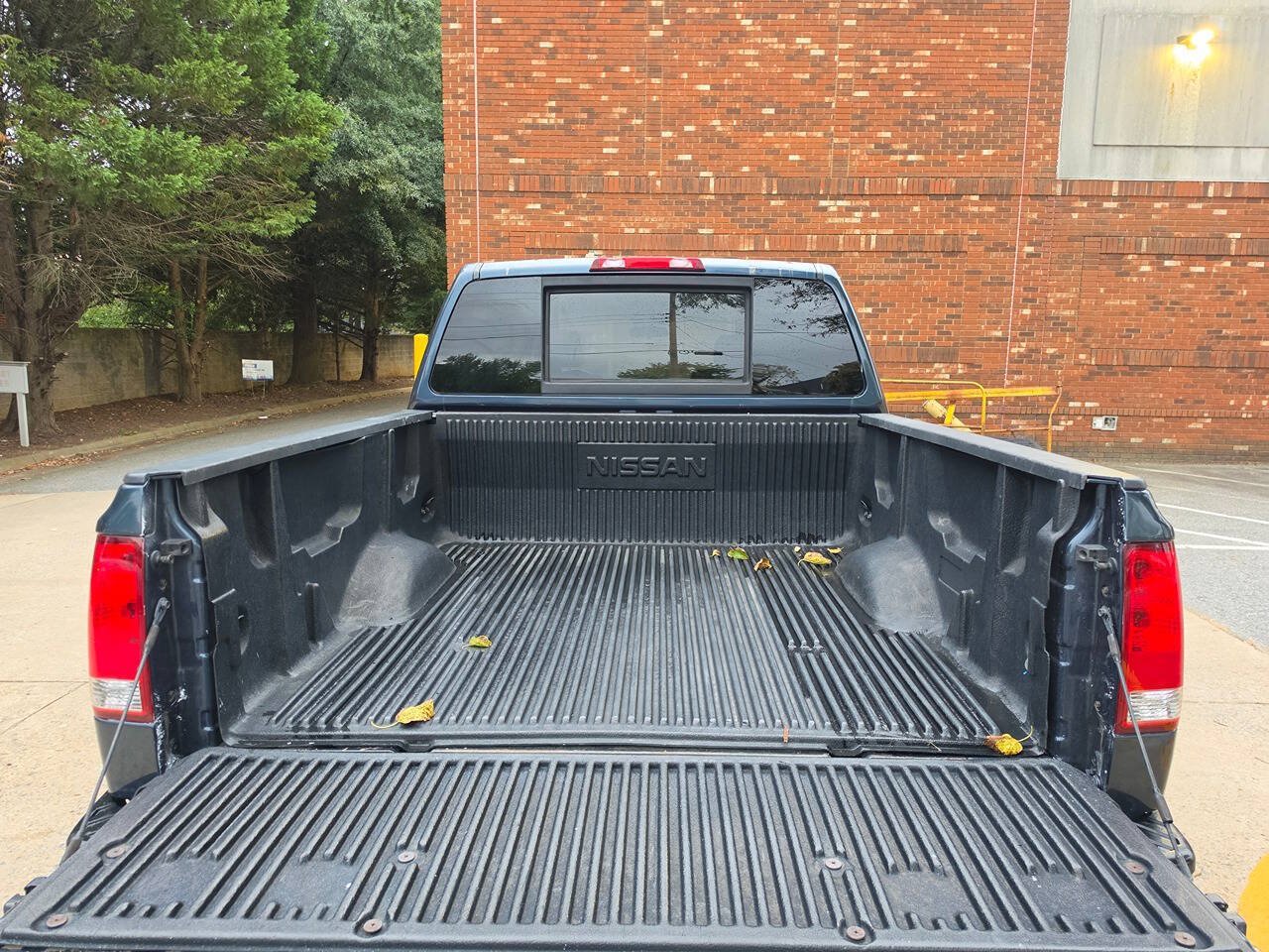 Used 2015 Nissan Titan SV RWD image 42