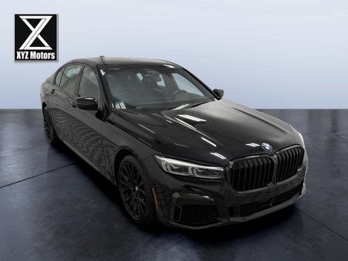 Used 2022 BMW M760i xDrive w/ Luxury Rear Seating Package AWD/4WD image 7