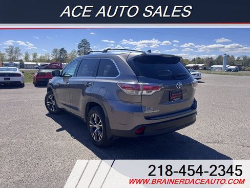 Used 2016 Toyota Highlander XLE AWD/4WD image 3