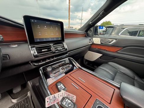 Used 2020 Lincoln Navigator Reserve w/ Luxury Package AWD/4WD image 15