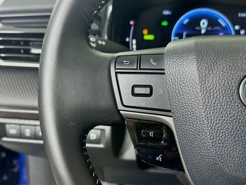 Used 2025 Toyota Camry SE w/ Convenience Package FWD image 16