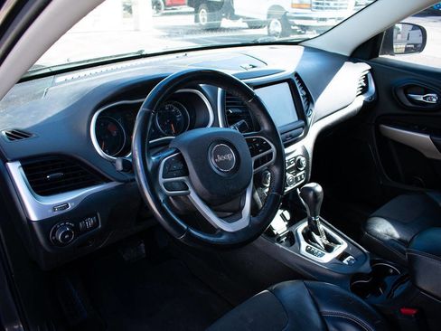 Used 2018 Jeep Cherokee Latitude Plus image 16