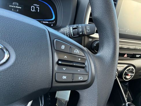 Used 2025 Hyundai Venue SE image 19