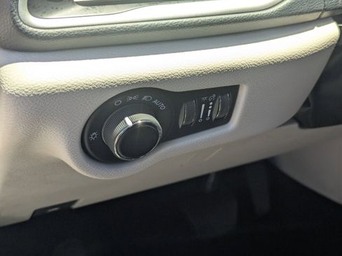 Used 2021 Chrysler Voyager Lxi image 21