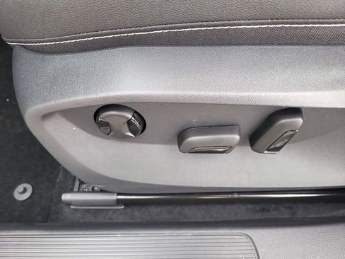 New 2025 Volkswagen Taos SEL image 12