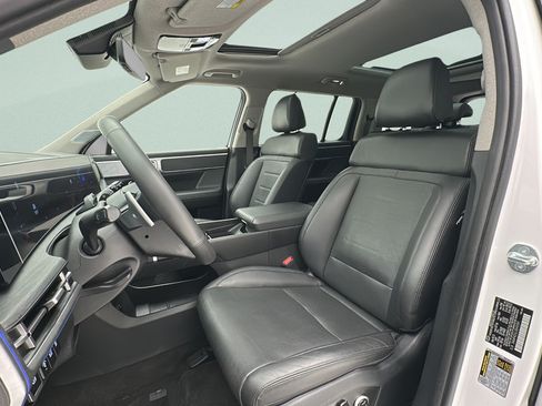 Used 2025 Hyundai Santa Fe Limited AWD/4WD image 14