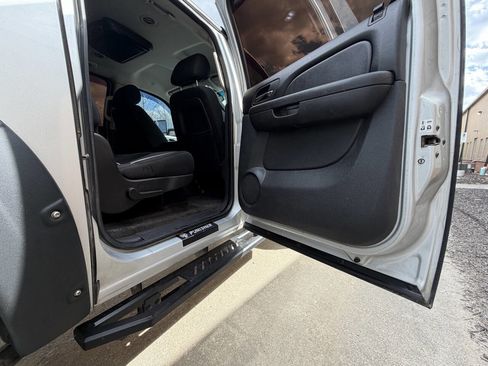 Used 2011 GMC Yukon XL SLE image 13