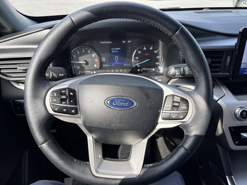 Used 2024 Ford Explorer XLT w/ Equipment Group 202A image 18