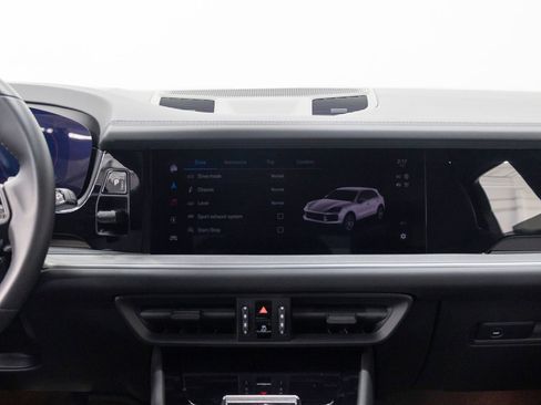 New 2025 Porsche Cayenne S image 15
