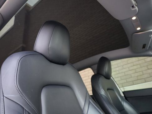 Used 2021 Tesla Model Y Long Range AWD/4WD image 31