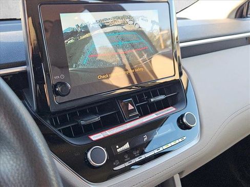 Used 2025 Toyota Corolla Cross L image 9