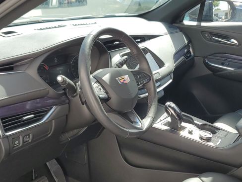 Used 2023 Cadillac XT4 Luxury w/ Cold Weather Package FWD image 11