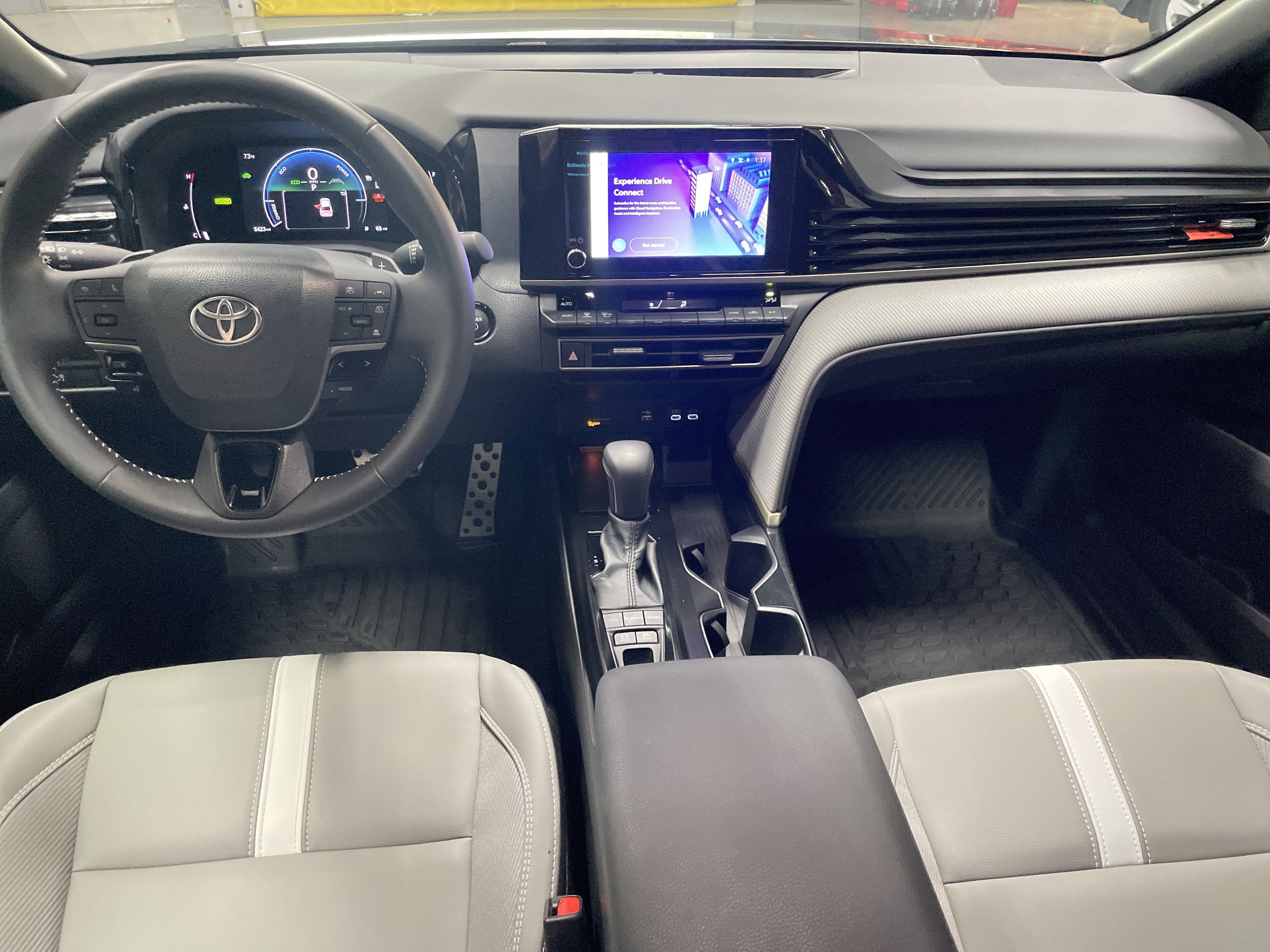 Used 2026 Toyota Camry SE FWD image 30