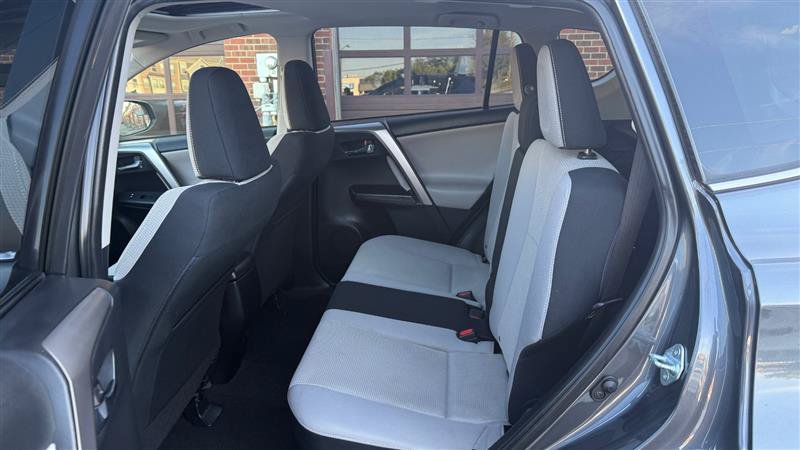 Used 2016 Toyota RAV4 XLE FWD image 22