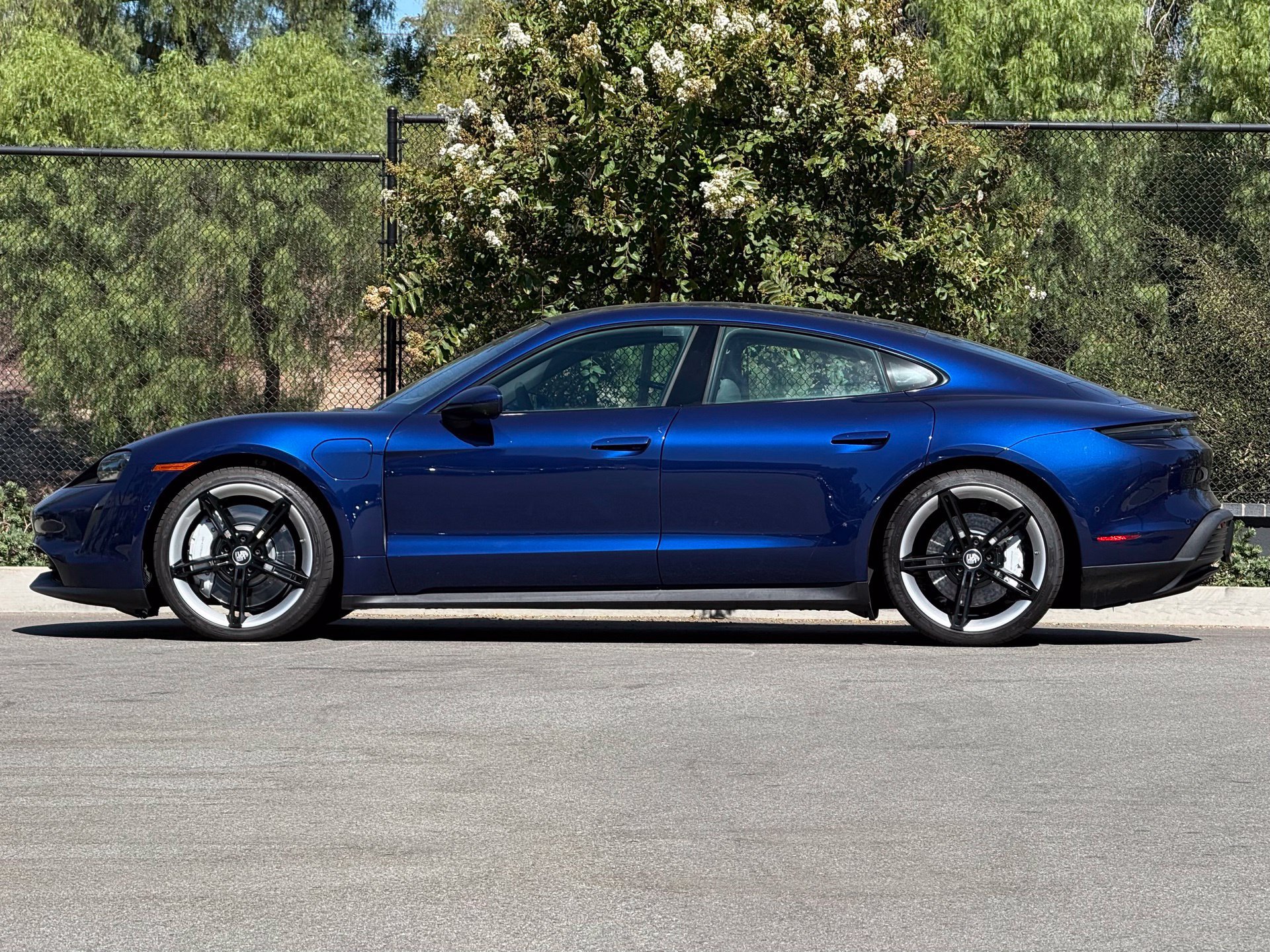 Certified 2023 Porsche Taycan 4S AWD/4WD image 2
