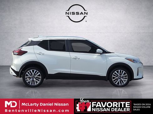 Used 2024 Nissan Kicks SV FWD image 6