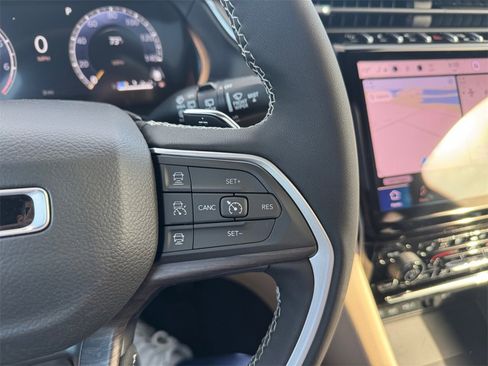 New 2025 Jeep Grand Cherokee Limited w/ Luxury Tech Group II image 25