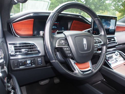 Used 2024 Lincoln Navigator Premiere image 20