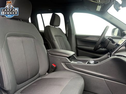 Certified 2025 Jeep Grand Cherokee Laredo X w/ Luxury Tech Group I AWD/4WD image 15
