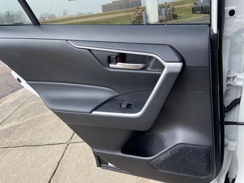 Used 2022 Toyota RAV4 XLE image 50