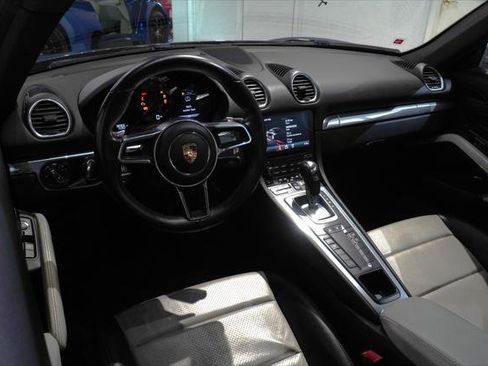 Used 2018 Porsche 718 Cayman RWD image 17