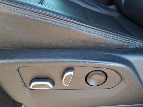 Used 2022 GMC Yukon Denali w/ Advanced Technology Package image 26