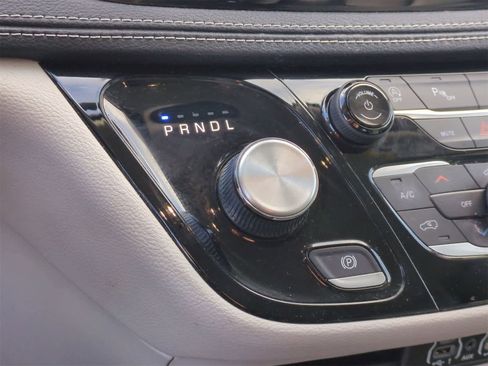 Used 2023 Chrysler Pacifica Touring-L image 32